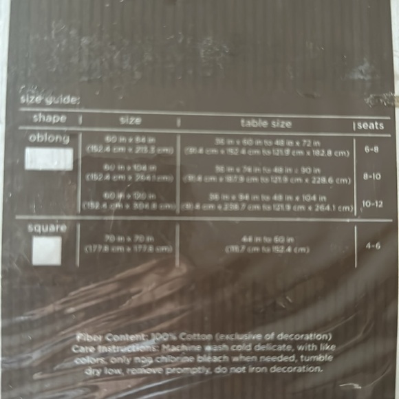 Golden Holidays 70 in.square tablecloth seats 4 to 6 - Picture 4 of 4